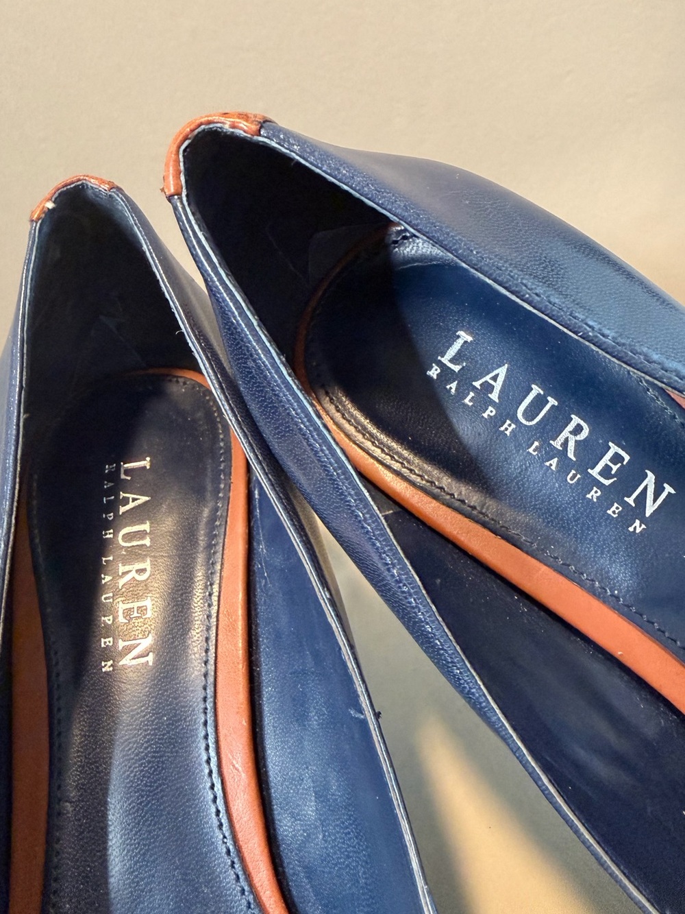Lauren Ralph Lauren Saffron Navy Leather Round Toe Classic Pump. Size 9. - Picture 10 of 13